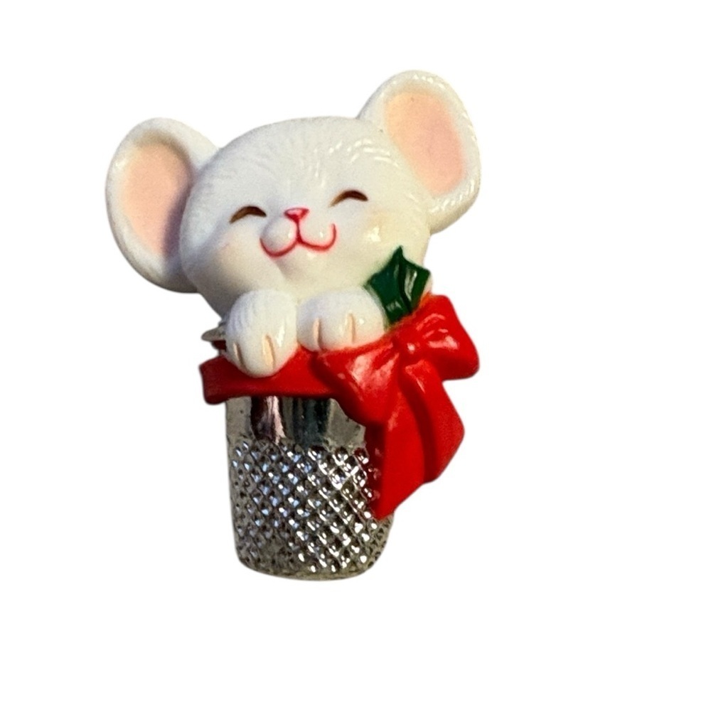 Vintage Mouse in Thimble Pin Brooch Hallmark 1983 White Multi